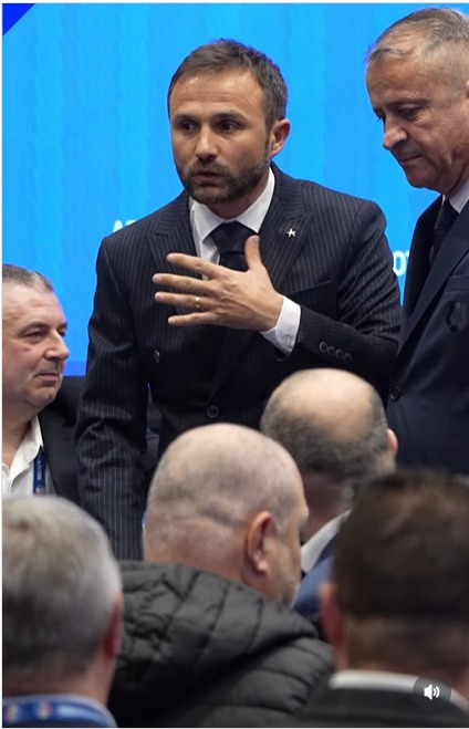 Laurențiu Candrea lângă Ilie Drăgan la Adunarea FRF 2026