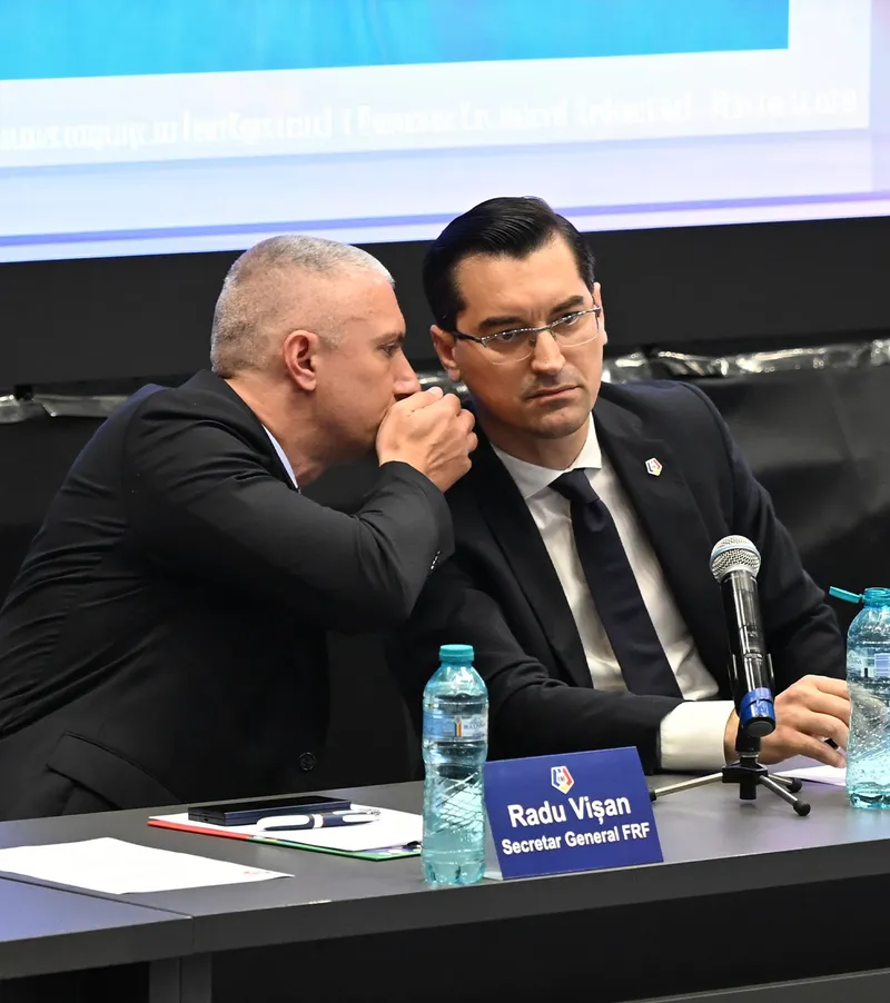 Radu Vișan și Răzvan Burleanu la Adunarea Generală FRF