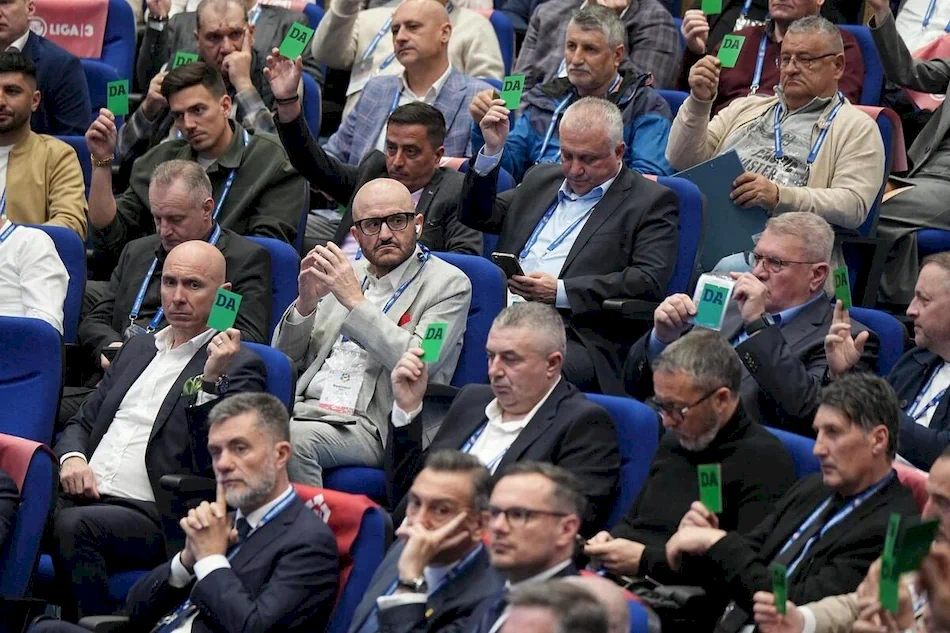Membri afiliați FRF votează cu carduri verzi în 2026