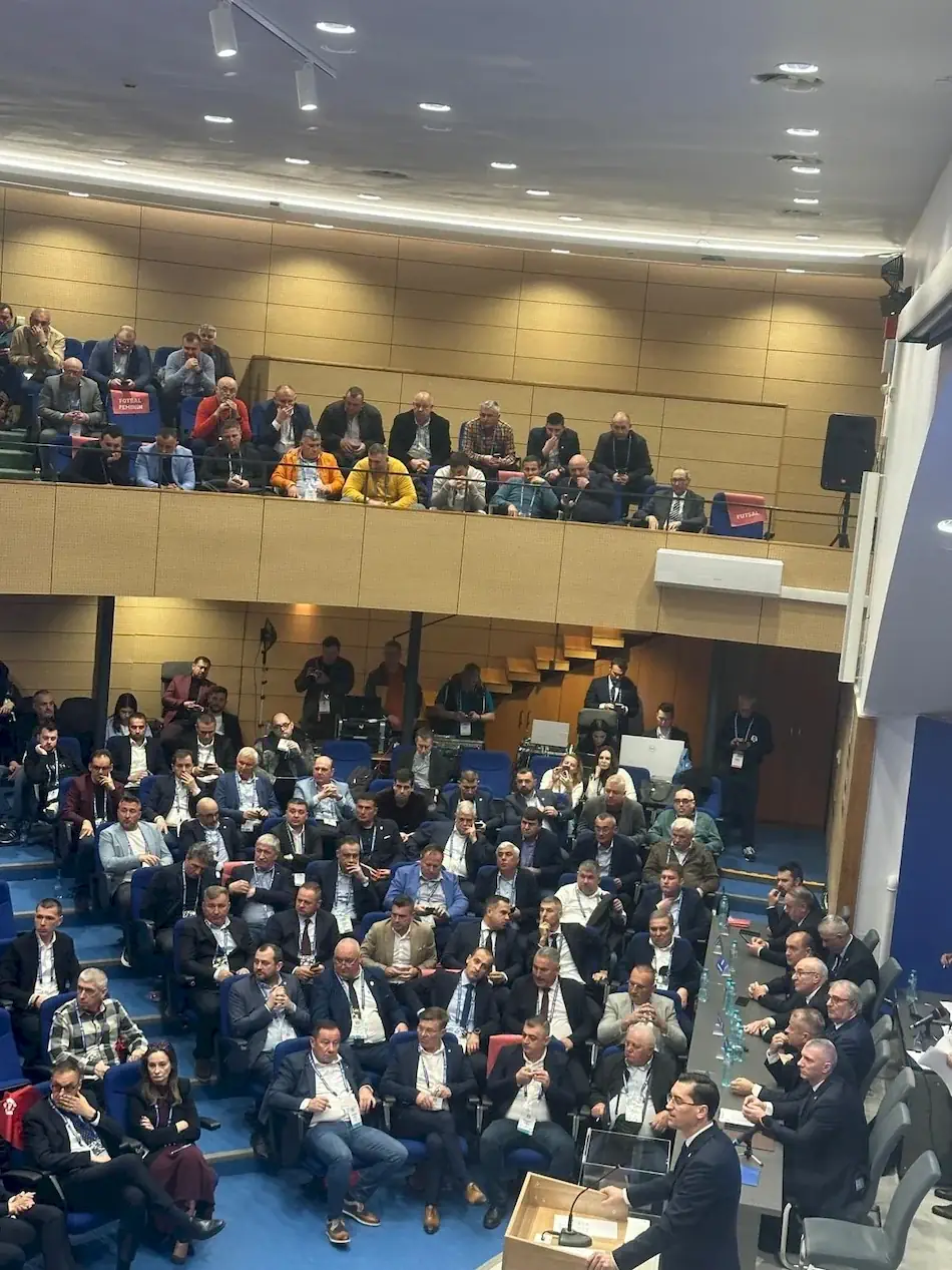 Public la balconul sălii Adunării Generale FRF 2026